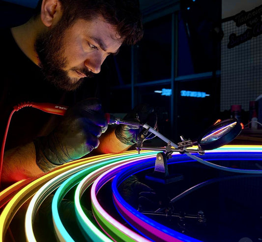 Neon LED tabela fiyatını belirleyen etkenler — atölyede üretim