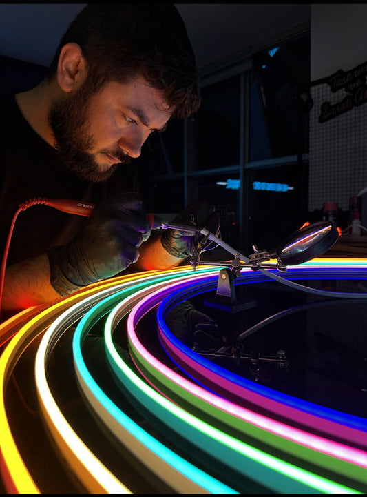 Atölyemizde neon LED üretimi ve ışık çalışması