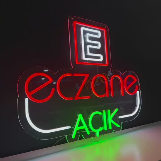Eczane neon LED tabelası, Açık yazısı yanarken video
