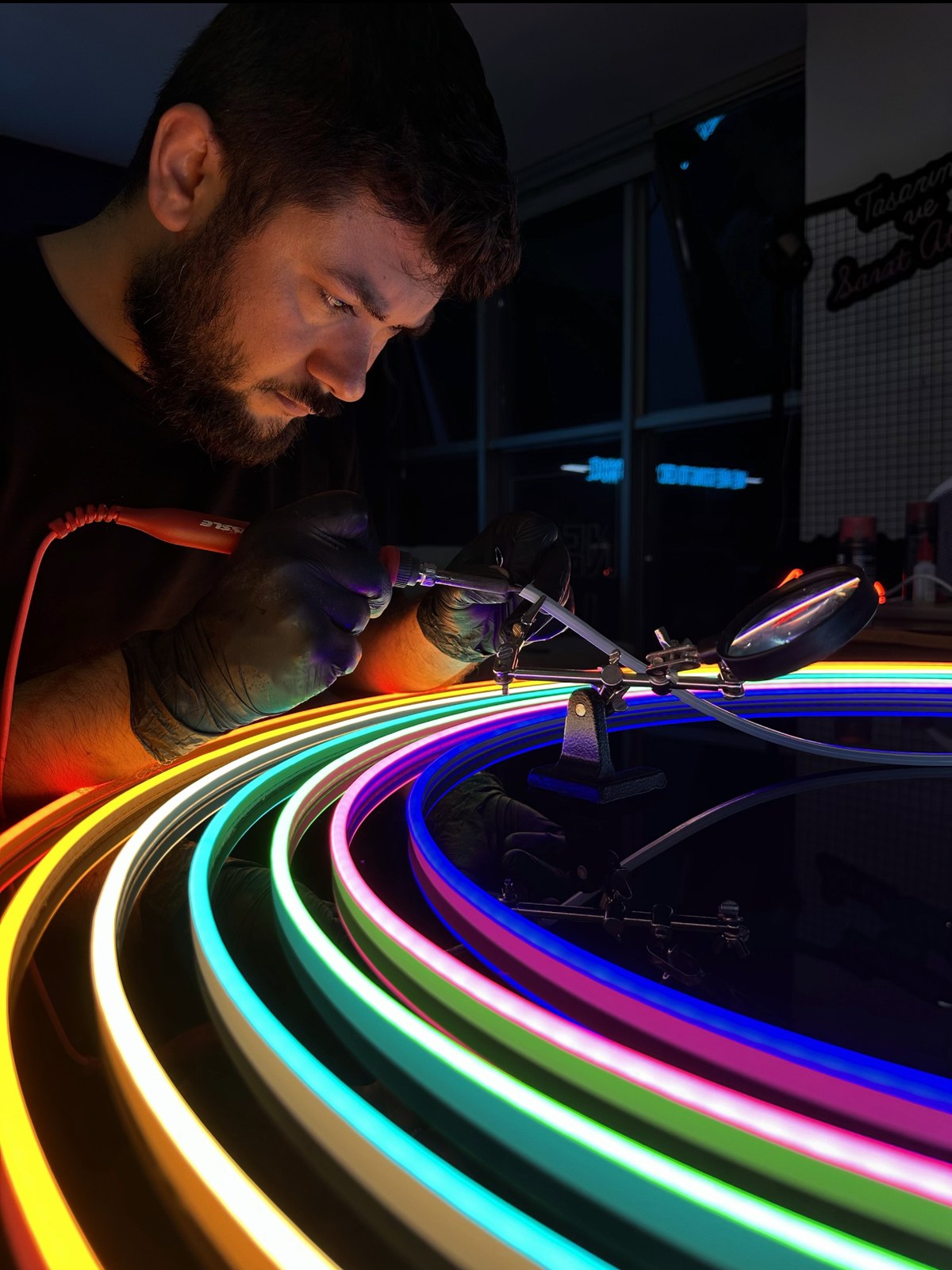Two Pixel Gallery neon uretim atolyesi