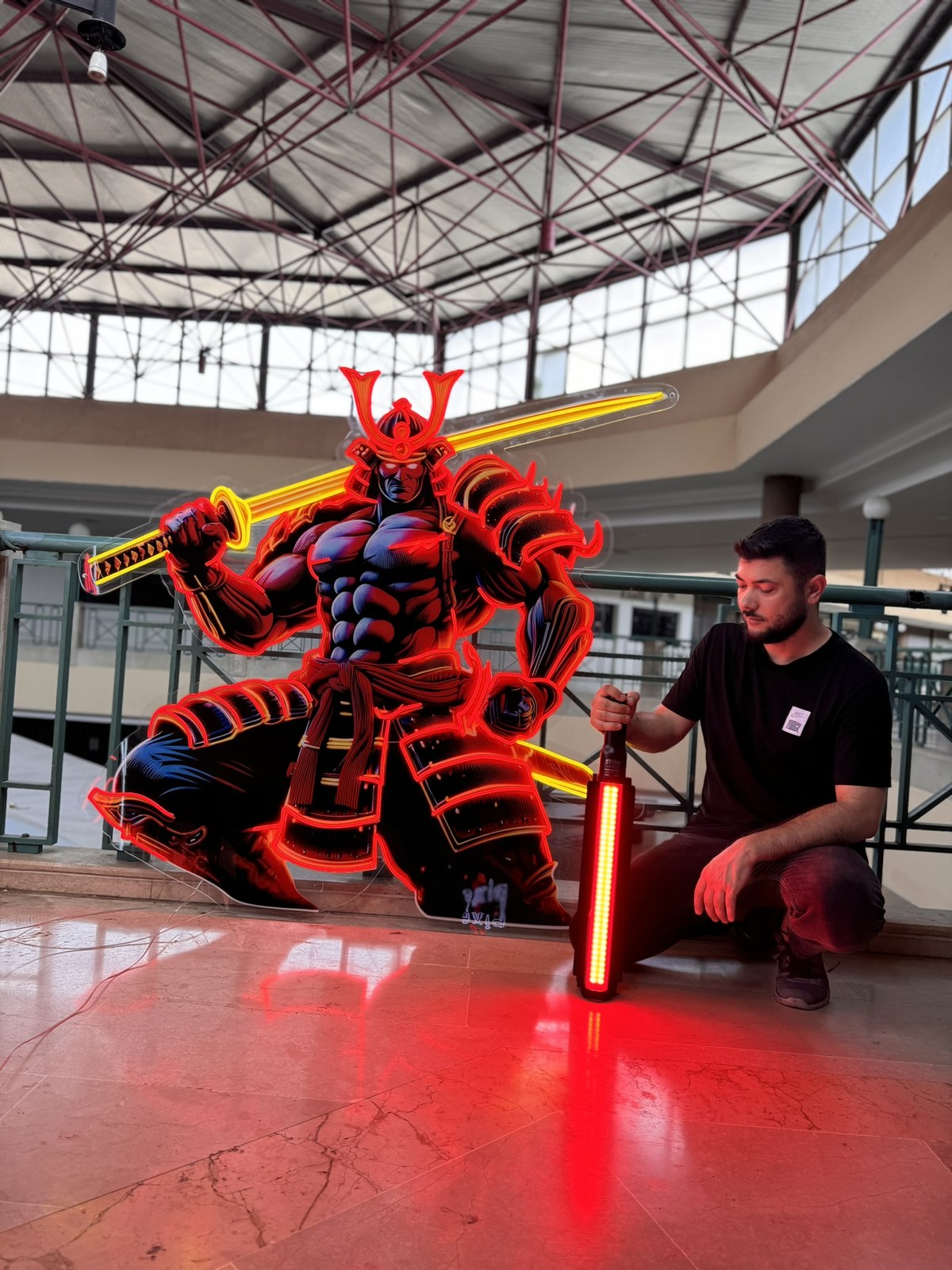 Kirmizi dev neon samuray figuru - Two Pixel Gallery