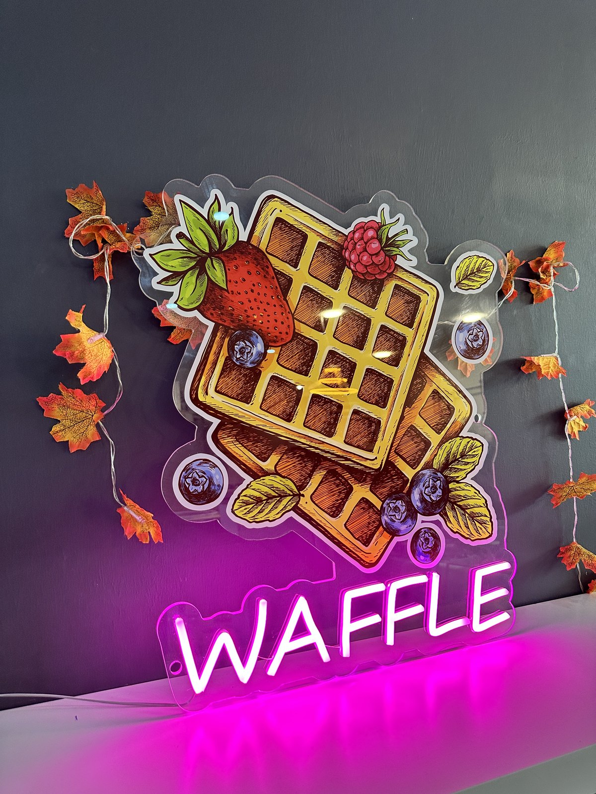 Waffle figürlü neon tabela — Two Pixel Gallery